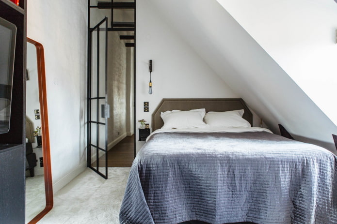 Chambre mansardée de style scandinave