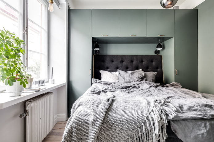 Armoire en tête de lit