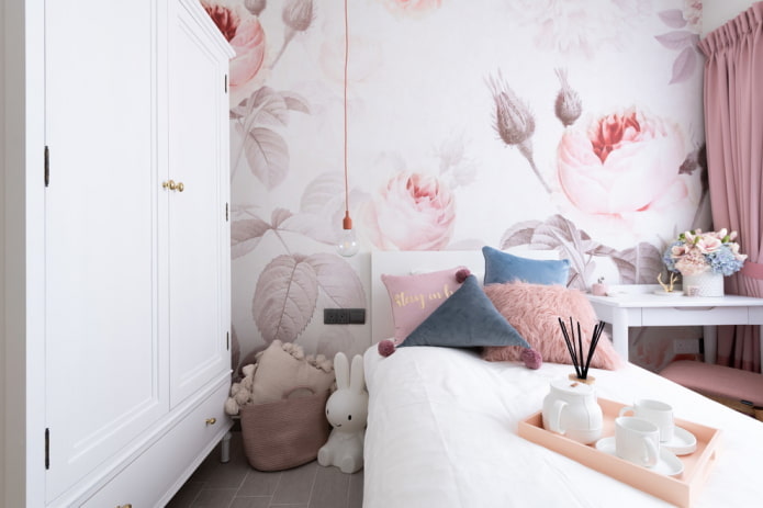 mur d'accent près du lit