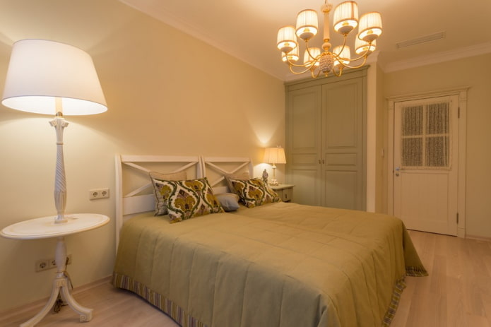 Éclairage d'une chambre de style provençal