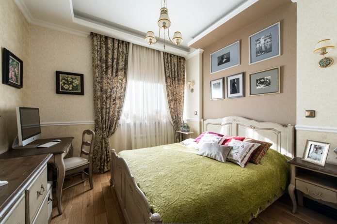 Textiles et décoration dans une chambre de style provençal