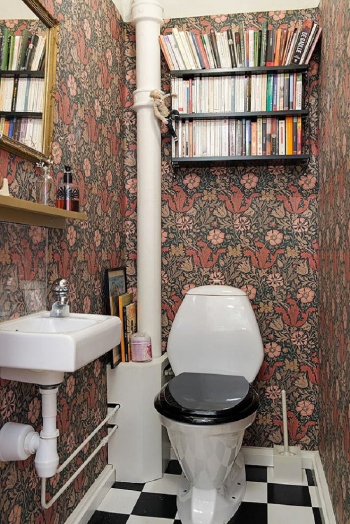Toilettes avec un tuyau