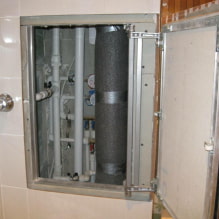 Comment fermer les tuyaux de la salle de bain, mais les laisser facilement accessibles-1