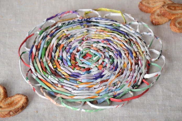 support en osier en tubes de magazines