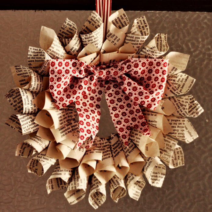Couronne de Noël en papier journal