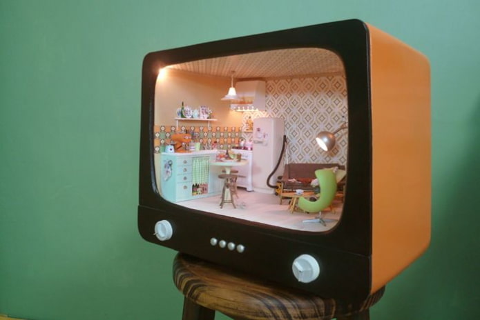 Room box from a TV