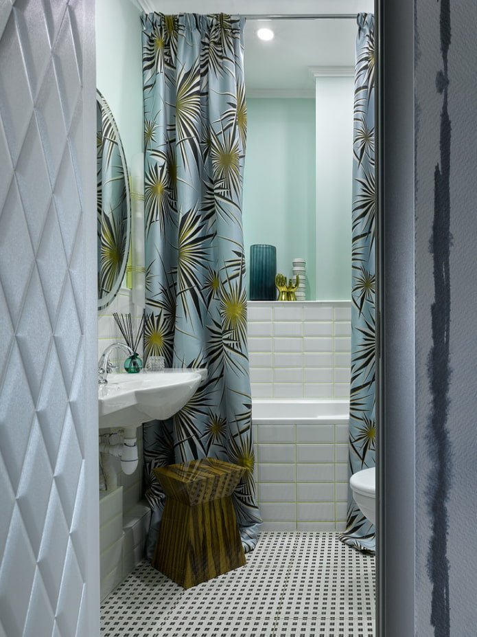 Deux rideaux pour la salle de bain