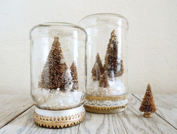 Boule à neige avec un sapin de Noël en bocal