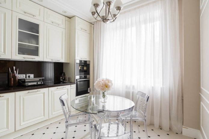 Intérieur de cuisine aux couleurs claires