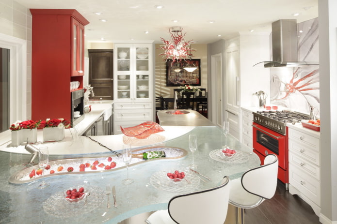 table de forme inhabituelle