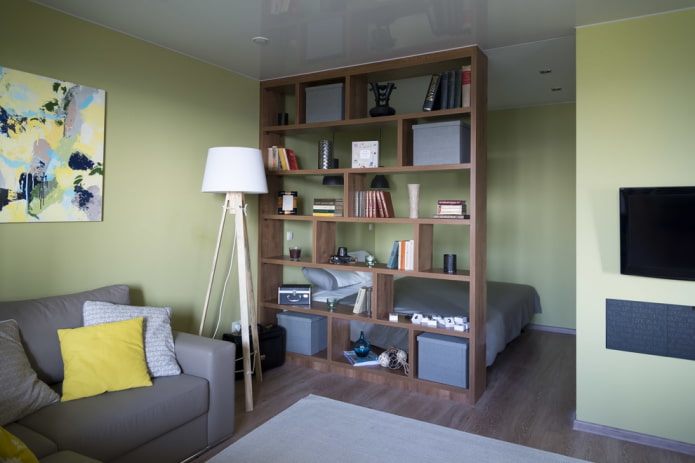 Cloison sous forme d'étagère à l'intérieur