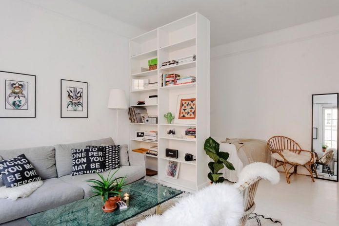 Cloison en forme d'étagère pour l'intérieur