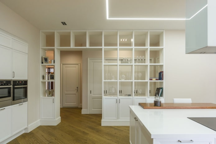 cloison en forme de rack dans l'intérieur de la cuisine