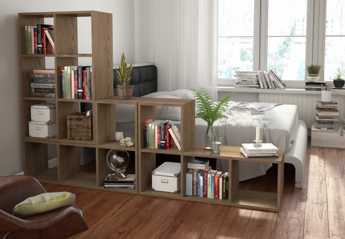 Étagère à gradins dans une chambre