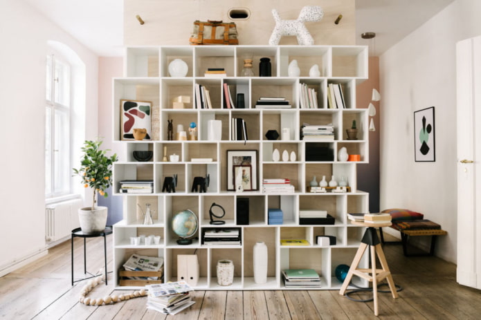 Étagère pour éléments décoratifs à l'intérieur