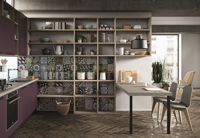 égouttoir à vaisselle à l'intérieur