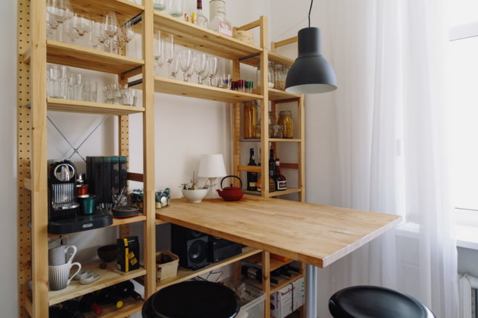 Structure de rayonnage dans l'intérieur de la cuisine