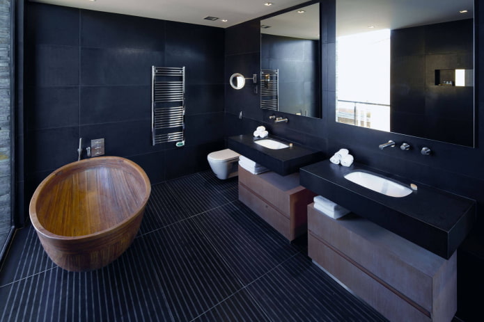 Murs noirs dans la salle de bain