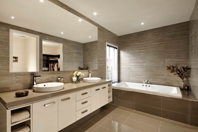 murs marron dans la salle de bain