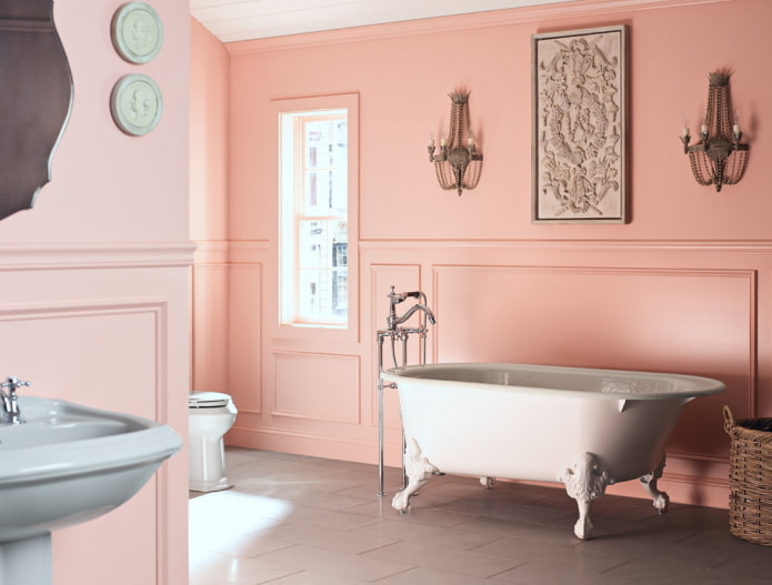 Murs peints dans la salle de bain