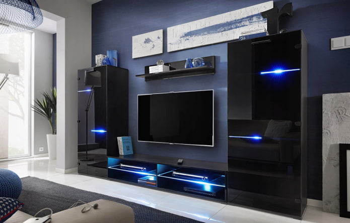 mur dans l'intérieur du salon dans un style high-tech