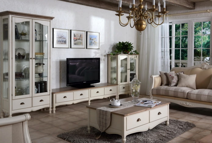 mur dans le salon intérieur de style provençal