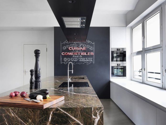 mur pour dessiner à la craie dans la cuisine