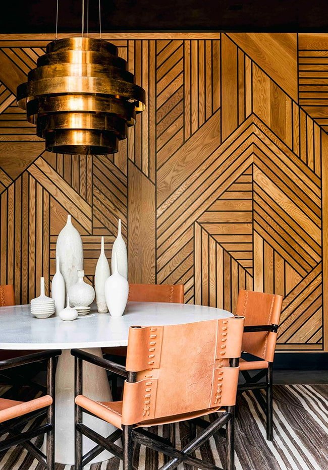salle à manger avec décor bois