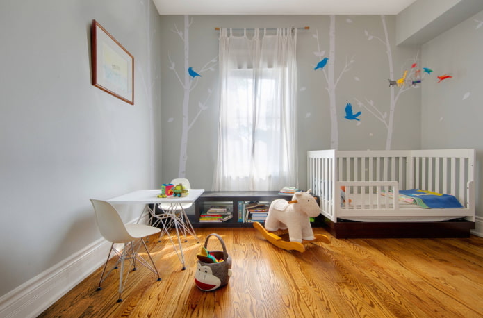 Murs gris à l'intérieur de la chambre d'enfant