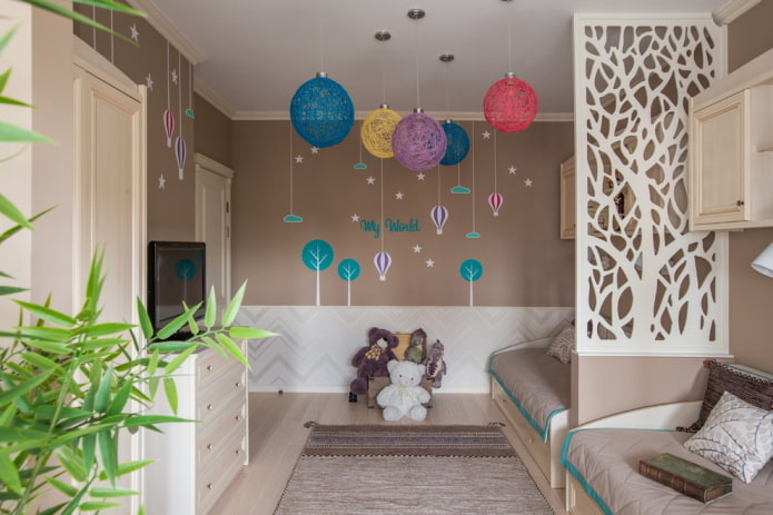 Décoration murale dans une petite chambre d'enfant