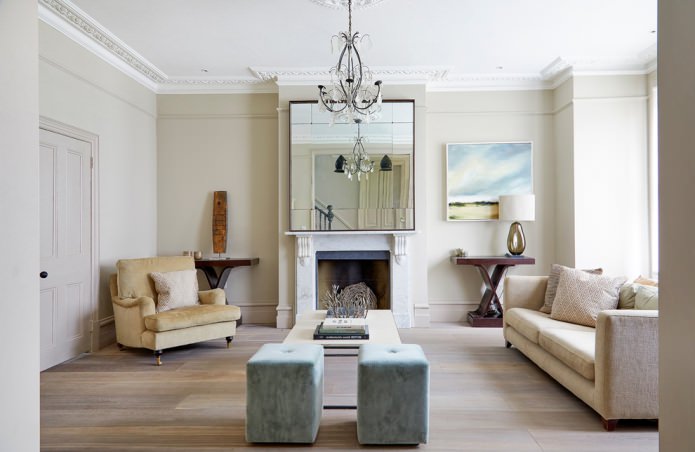 grand miroir sur la cheminée