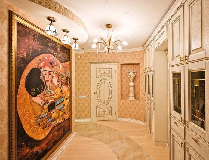 peinture sur le mur à l'intérieur du couloir