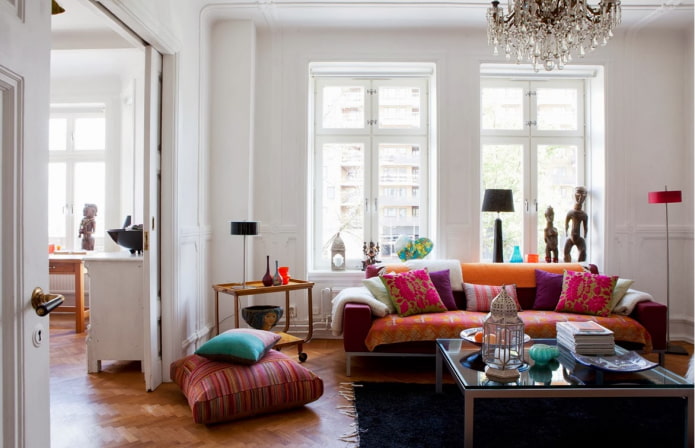 Intérieur de salon de style éclectique