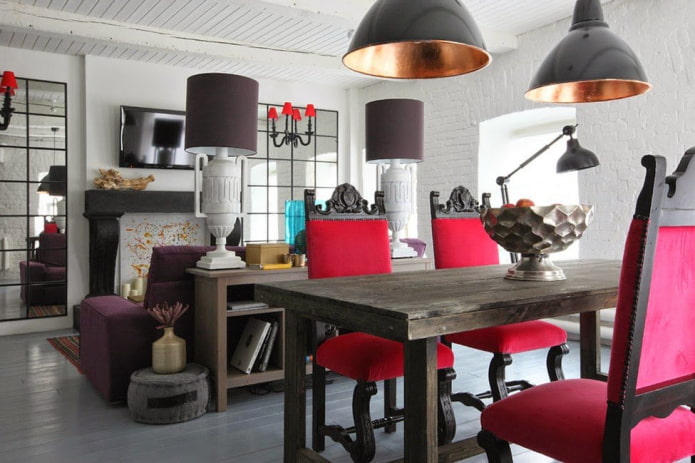 Éclairage dans un intérieur éclectique