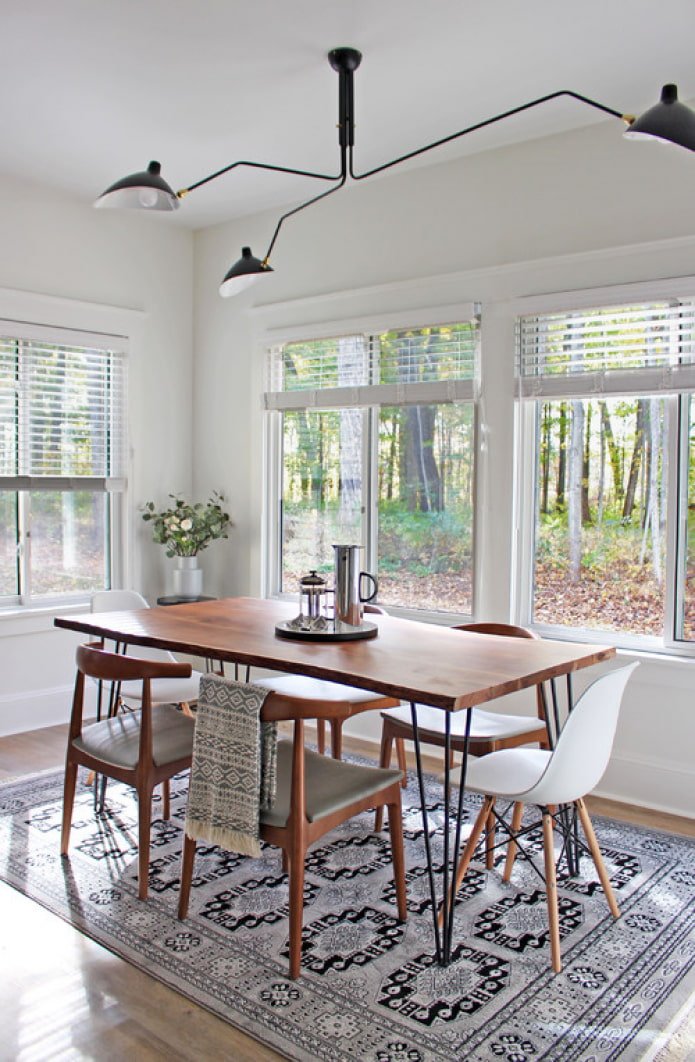 Salle à manger dans une maison de style hygge