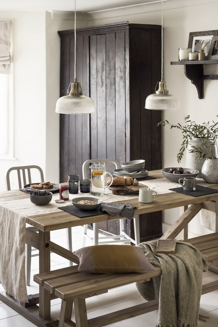 Table avec banc pour la cuisine