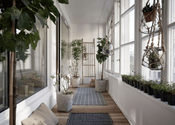 balcon cosy avec plantes