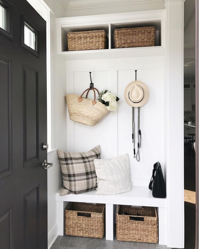 rangements dans le couloir