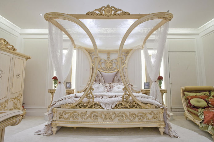 Lit massif de style Art Nouveau