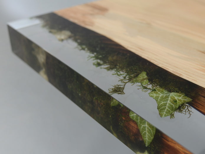 Table avec plantes