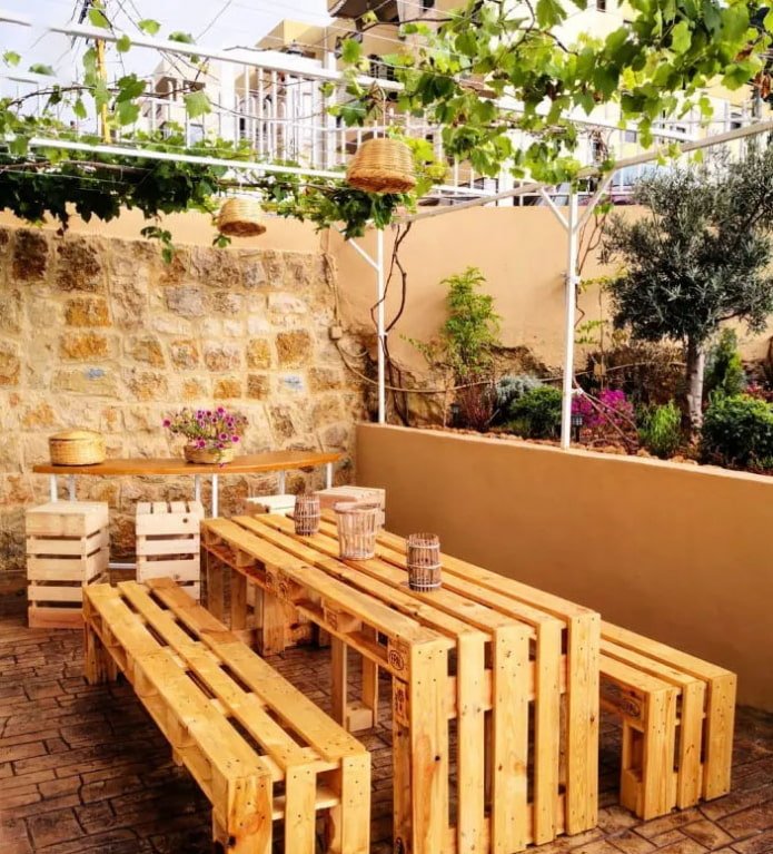 Table d'extérieur en palettes