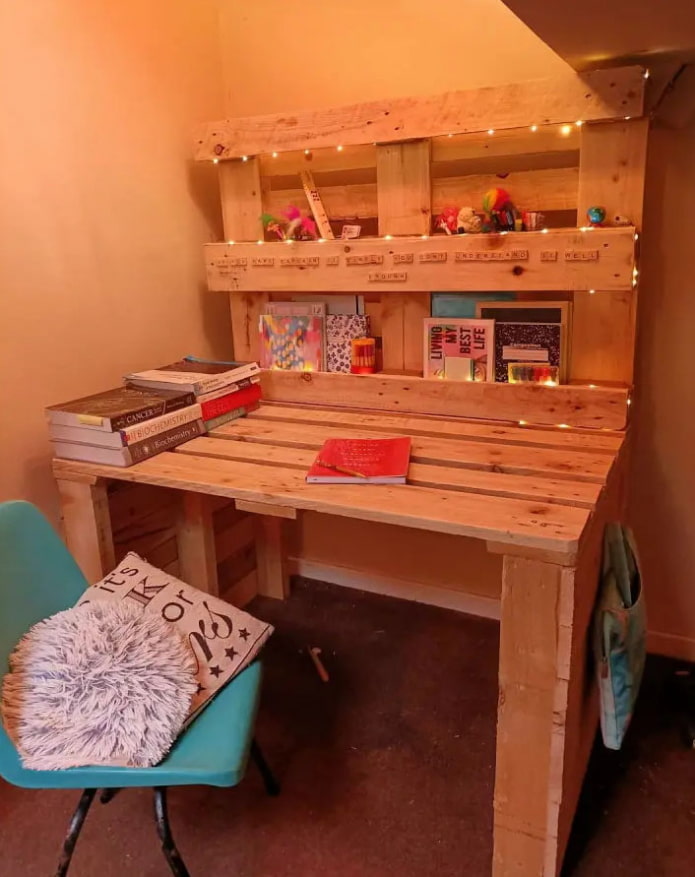 Table d'étude en palettes