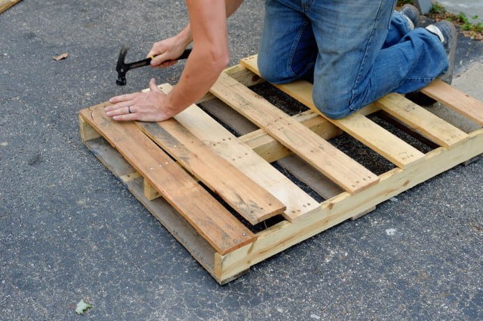 Remplissage des espaces entre les planches