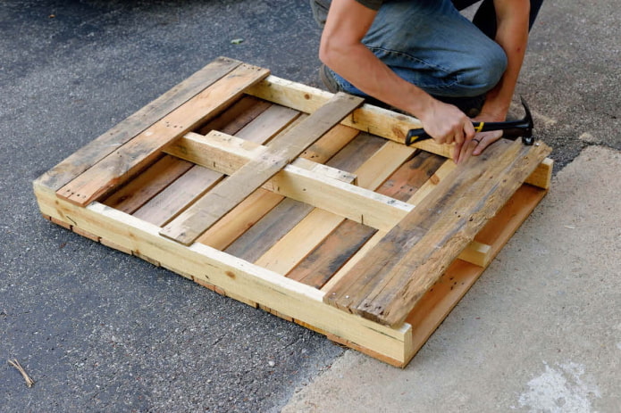 Renforcement du dessous de la table