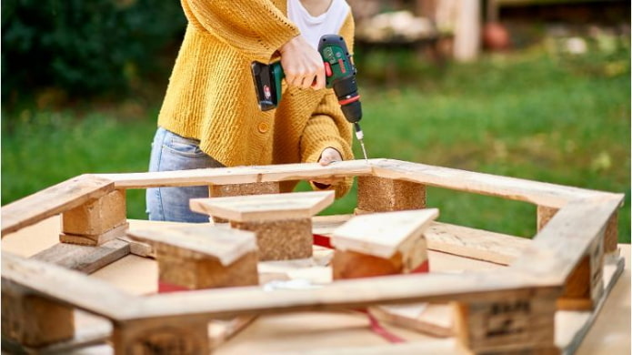 Assemblage du plateau de table