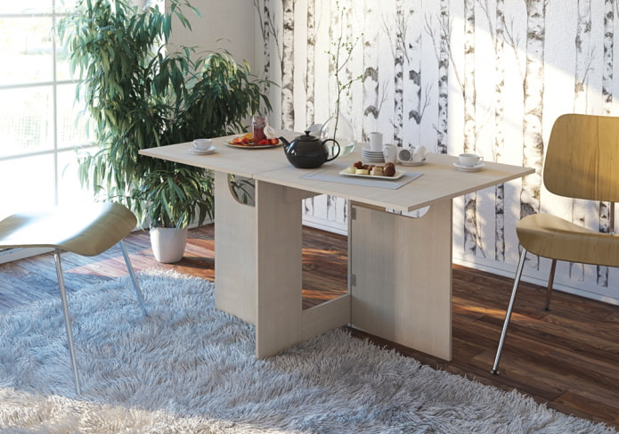 une table à manger à l'intérieur