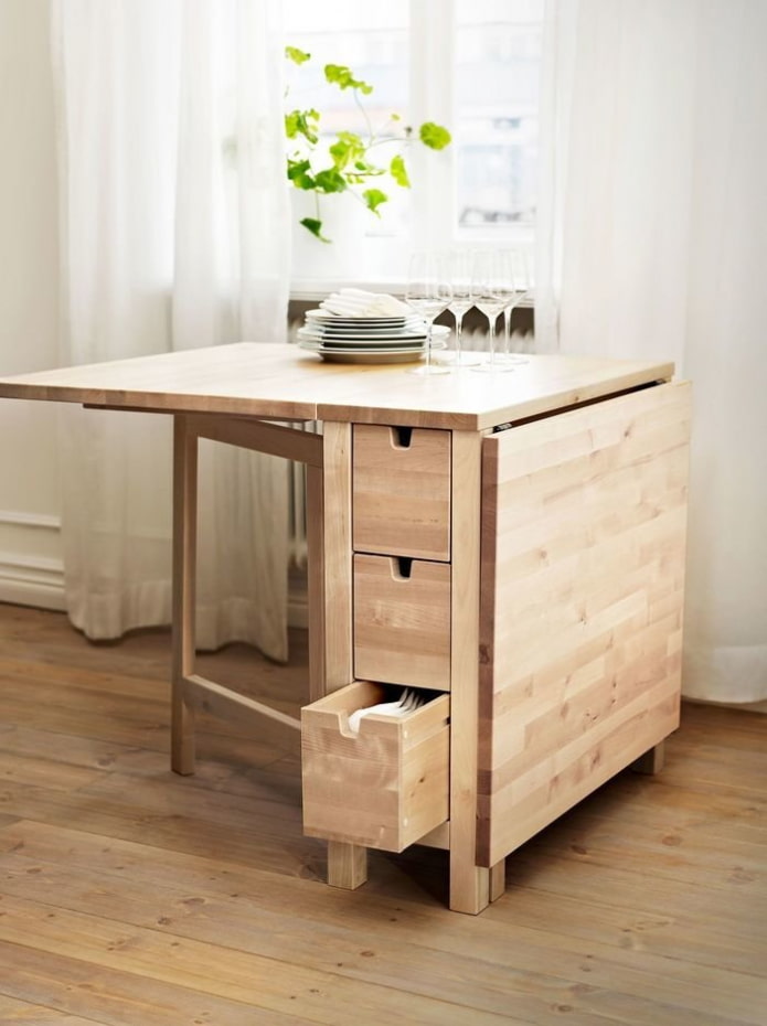 Maquette en bois en forme de livre à l'intérieur