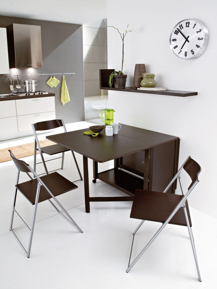 table de style livre couleur wengé À l'intérieur