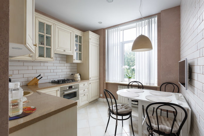 Bureau de style livre dans l'intérieur de la cuisine