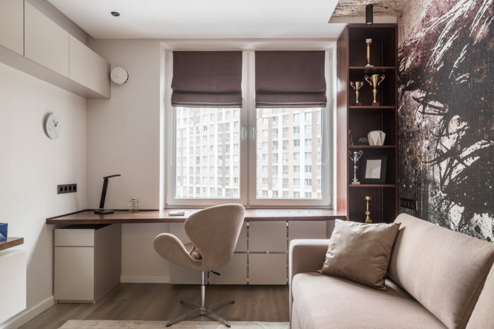 appui de fenêtre se transformant en bureau à l'intérieur